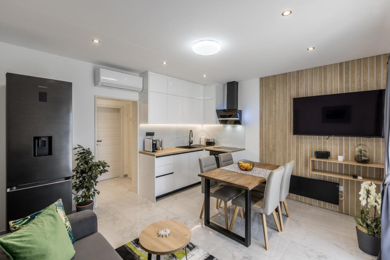 Apartments Petra Bol Eksteriør bilde