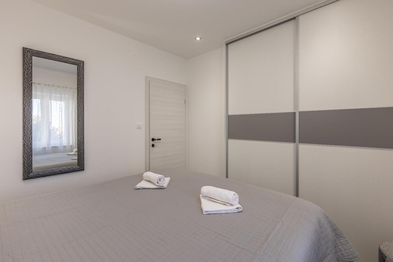 Apartments Petra Bol Eksteriør bilde