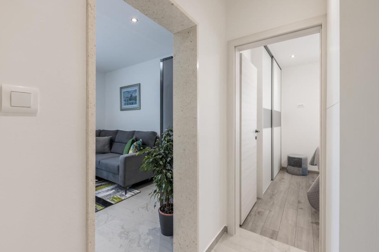 Apartments Petra Bol Eksteriør bilde
